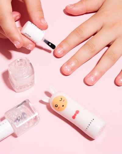 Set De Regalo Dúo De Rosas: Bálsamo Labial Y Esmalte De Uñas A Base De Algodón de azúcar